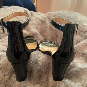 Size 7 limited heeled sandals